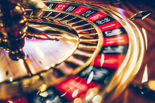 Ocean King live dealer table with multilingual dealer and player interface